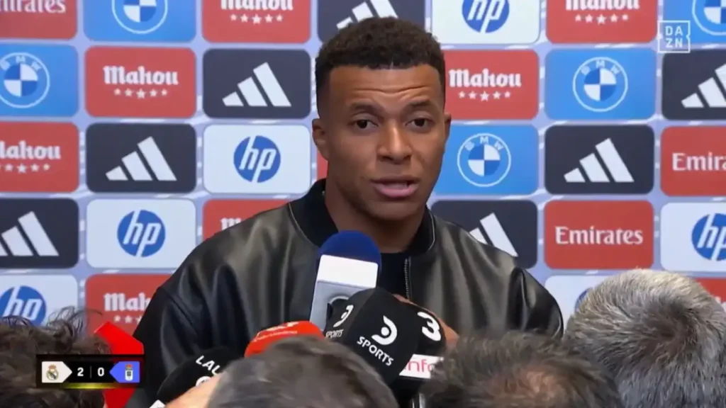 Kylian Mbappé sonriendo en una imagen de entrenamiento del Real Madrid