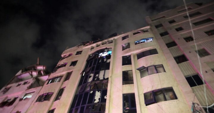 Edificio bombardeado en Gaza tras ataque israelí que eliminó al líder militar de Hamás y su familia en 2025