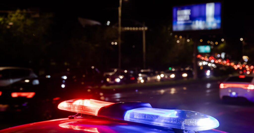 Imagen de un vehículo policial en la escena de un crimen en Escallón Villa