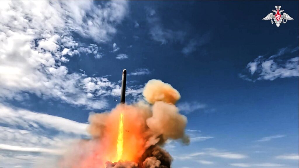Imagen de un misil balístico intercontinental ruso RS-28 Sarmat, apodado 'Satán II' por la OTAN
