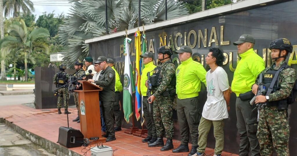 Imagen de un juez dictaándole la sentencia a 'Diomedes' y 'Zagalillo' por el delito de homicidio agravado