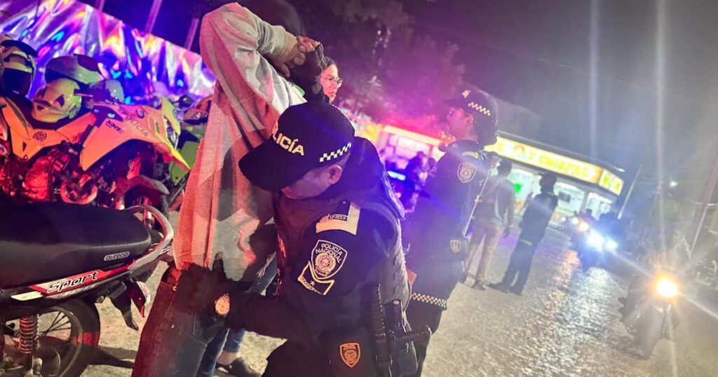Agentes de la Policía de Bolívar en operativo con vehículos blindados y patrullaje fluvial para custodiar urnas electorales en zonas rurales