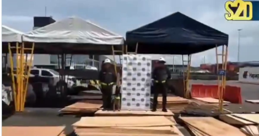 Imagen de drogas incautadas en el Puerto de Cartagena, ocultas en láminas de tríplex