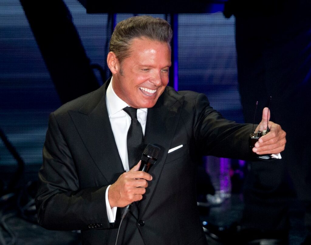 Luis Miguel sonriendo en una imagen de archivo