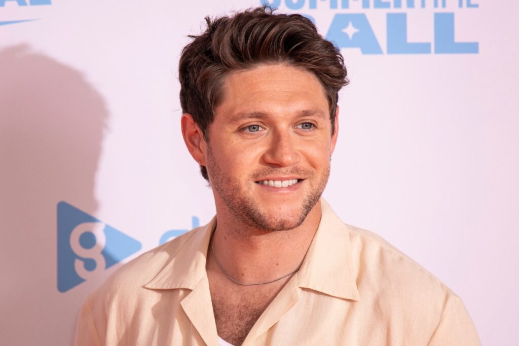 Niall Horan sonriendo en una imagen de archivo