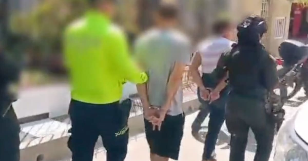 Agentes policiales allanan 'La Caleta del Calancala' en Barranquilla, con droga incautada y captura de 'Heidy' de Los Costeños