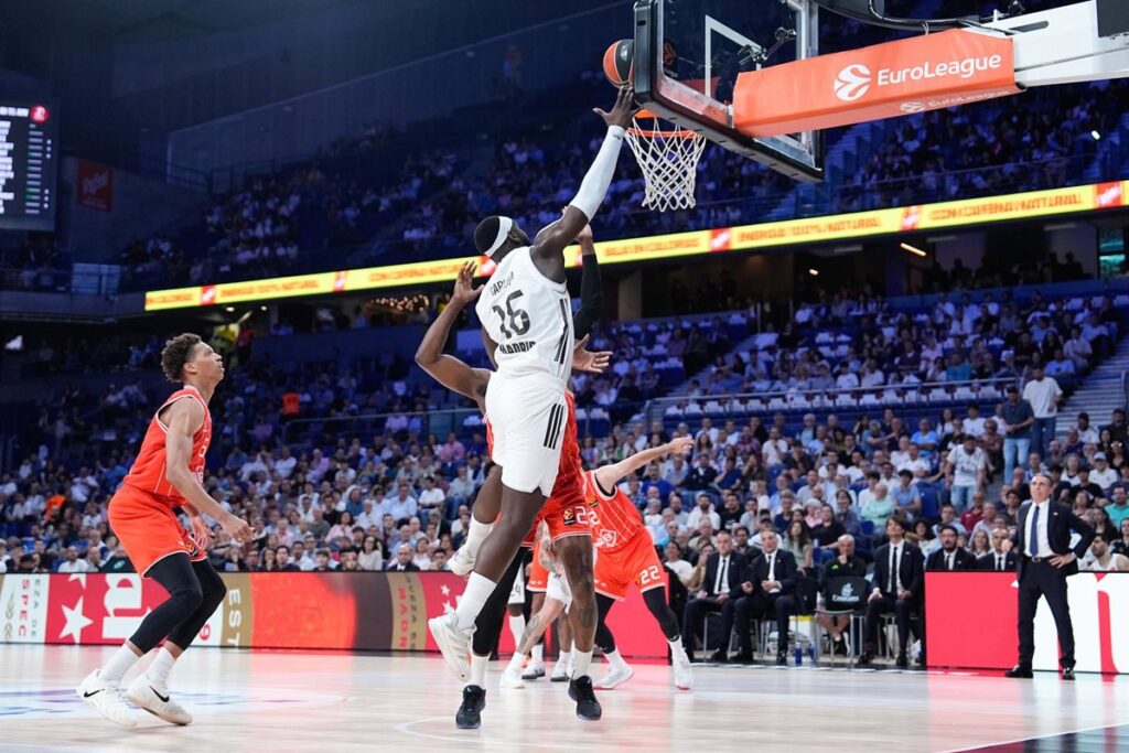 Campazzo y Garuba impulsan al Real Madrid