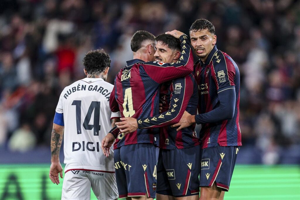 Jugadores del Levante celebrando un gol en el estadio Ciudad de Valencia