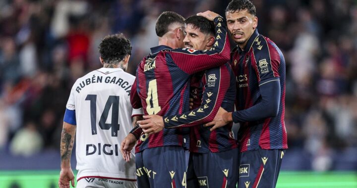 Jugadores del Levante celebrando un gol en el estadio Ciudad de Valencia