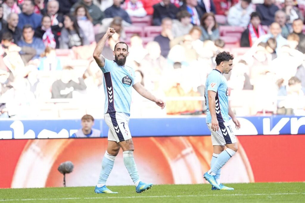 Borja Iglesias celebrando su gol con el equipo del Celta