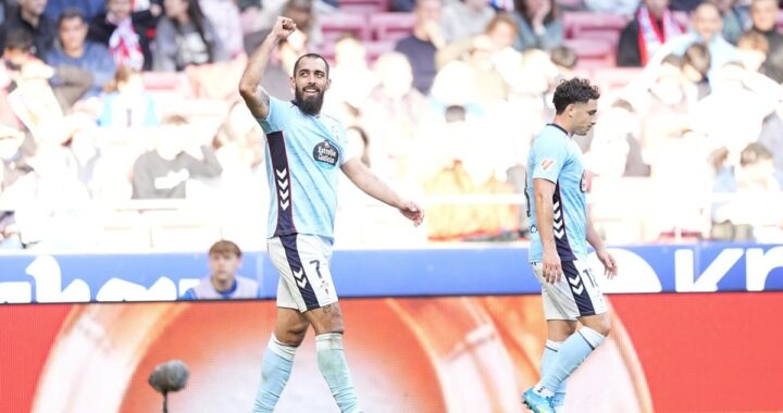 Borja Iglesias celebrando su gol con el equipo del Celta