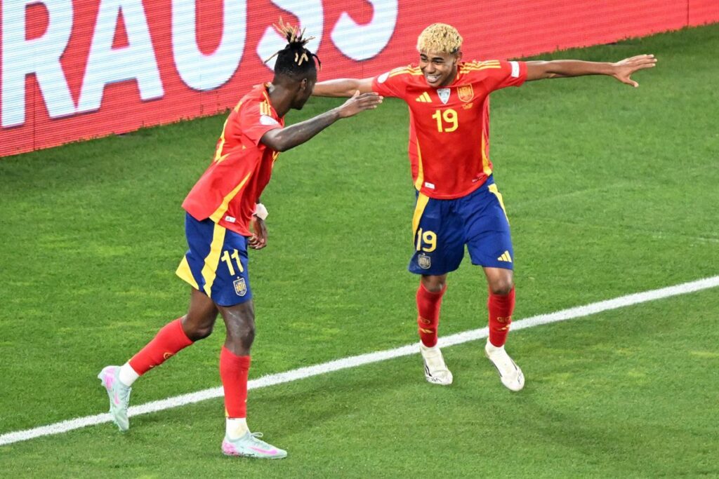 Jugadores de la selección española de fútbol en un entrenamiento con caras de preocupación 'por las lesiones'