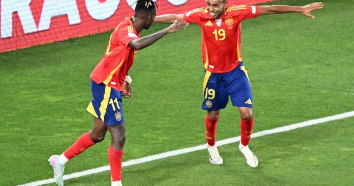 Jugadores de la selección española de fútbol en un entrenamiento con caras de preocupación 'por las lesiones'