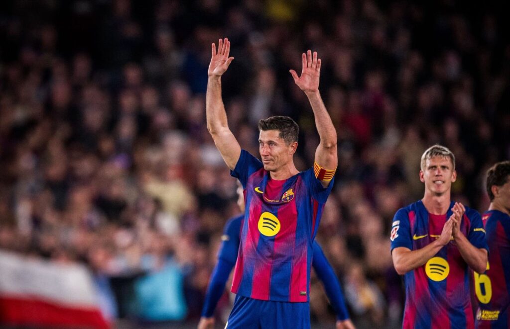 Lewandowski sonriendo durante su último partido en el Spotify Camp Nou
