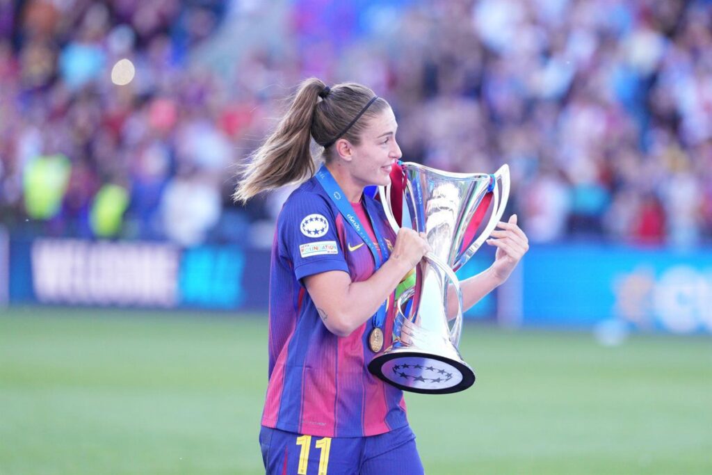 Alexia Putellas levanta la Champions con el Barça ante 91.648 espectadores en el Camp Nou, símbolo de su revolución