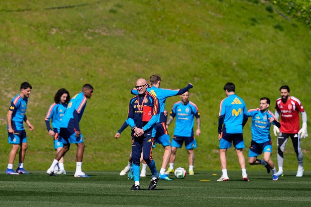 Jugadores de la selección en entrenamiento en Las Rozas con ausencias clave antes del Mundial 2026