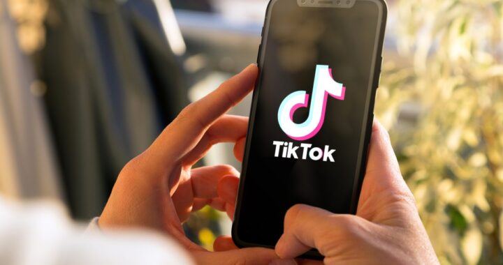 Captura de la configuración oculta de TikTok que permite a la IA clonar voces de usuarios sin su consentimiento explícito