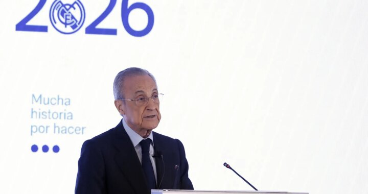 Florentino Pérez en mitin electoral señalando con gesto serio, fondo con escudo del Real Madrid