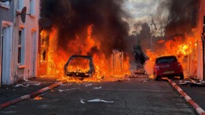 Protestas violentas en Belfast con fuego y consignas xenófobas contra inmigrantes