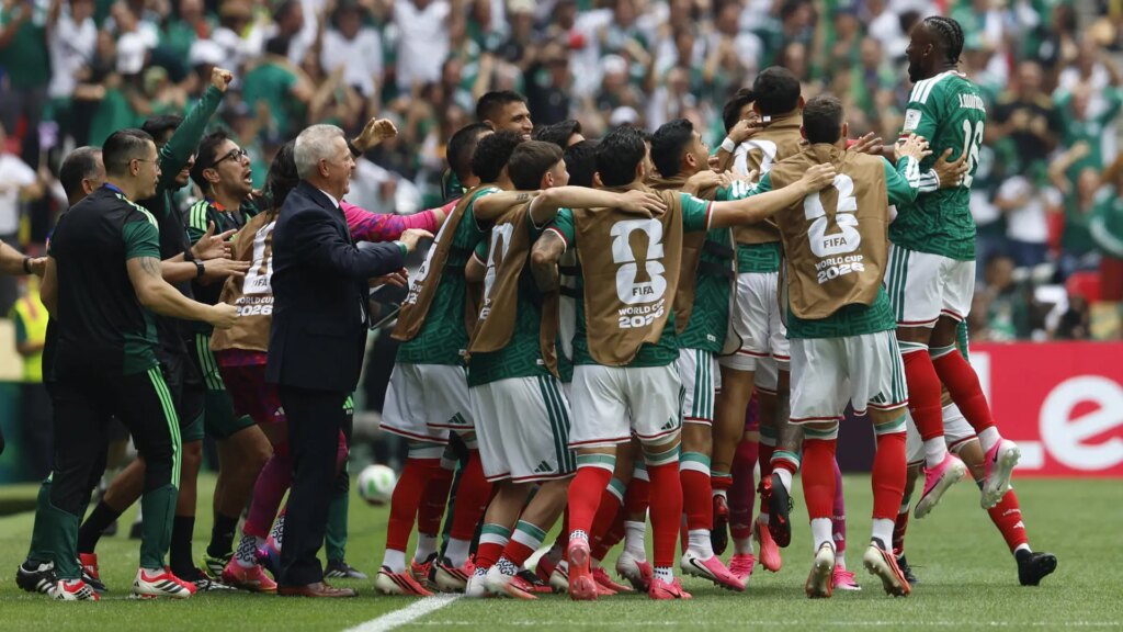 México celebra su victoria 2-0 contra Sudáfrica en el Mundial 2026 con tres expulsiones en el Azteca