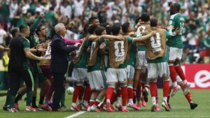 México celebra su victoria 2-0 contra Sudáfrica en el Mundial 2026 con tres expulsiones en el Azteca