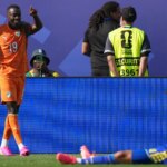 Jugadores de Costa de Marfil celebran su clasificación histórica tras vencer a Curazao