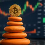 Gráfico de Bitcoin en $63K con flechas de volatilidad y fondo de mercado inestable