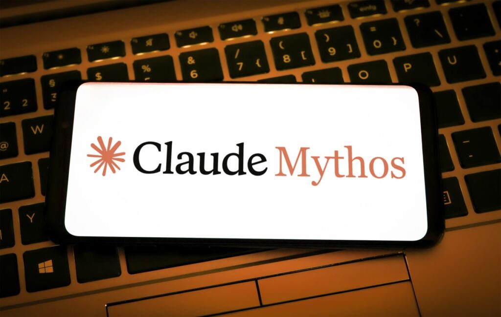Reunión de altos cargos discutiendo el acceso restringido a Claude Mythos 5 en la era de la IA avanzada
