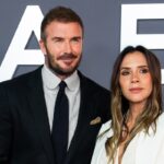 Foto nostálgica de David Beckham con sus cuatro hijos en el mar, simbolizando unidad familiar