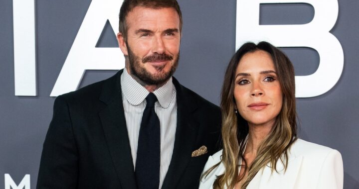 Foto nostálgica de David Beckham con sus cuatro hijos en el mar, simbolizando unidad familiar