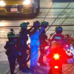 Policías en operativo del Plan Candado capturando a alias Duvan en Cartagena