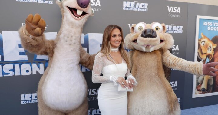 Scrat y Manny en paisaje volcánico de 'La Era del Hielo 6: Mundo de Lava' con lava y deshielo