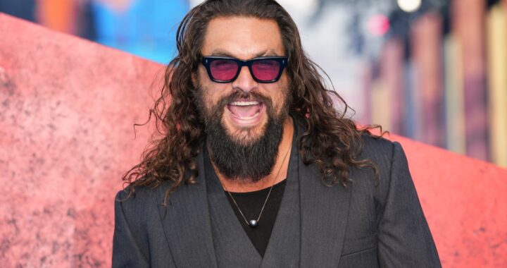 Jason Momoa sonríe en entrevista al hablar de su suegro Ricardo Arjona y la canción 'Mujeres'