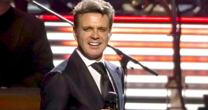 Luis Miguel sonríe tras recibir el alta médica en el hospital Mount Sinai de Nueva York