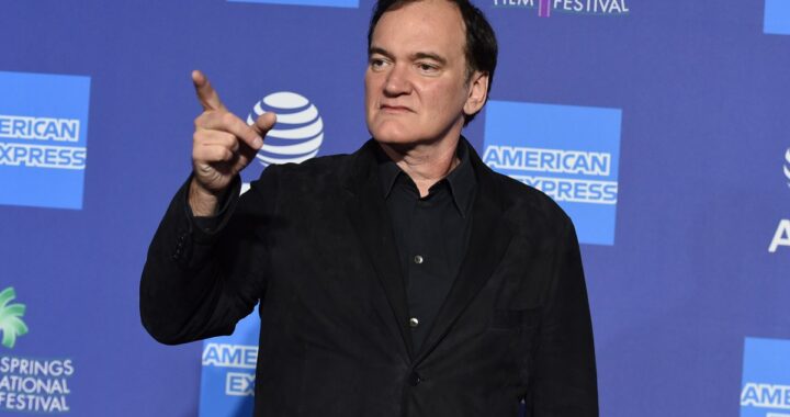 Quentin Tarantino en entrevista criticando a Hollywood como 'fábrica de salchichas' con gesto serio