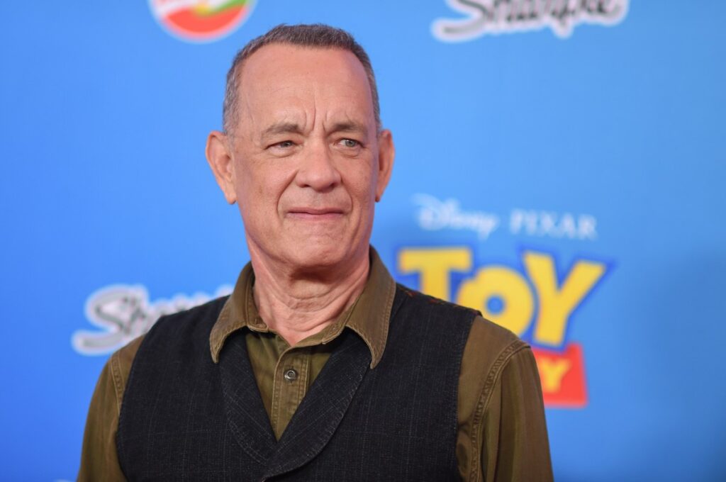 Cartel de Toy Story 5 con Woody, Buzz y Jessie en escena épica de la película