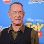 Cartel de Toy Story 5 con Woody, Buzz y Jessie en escena épica de la película
