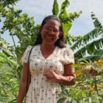 Mujeres de Asomesive en los Montes de María trabajando con productos agrícolas locales, símbolo de resistencia