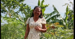 Mujeres de Asomesive en los Montes de María trabajando con productos agrícolas locales, símbolo de resistencia