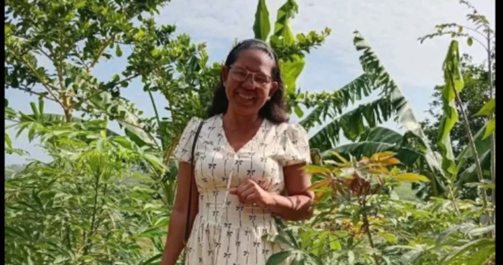 Mujeres de Asomesive en los Montes de María trabajando con productos agrícolas locales, símbolo de resistencia
