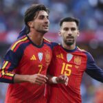 Jugadores de España e Irak en acción durante el amistoso en Riazor, con 8 debutantes en el equipo español antes del Mundial 2026