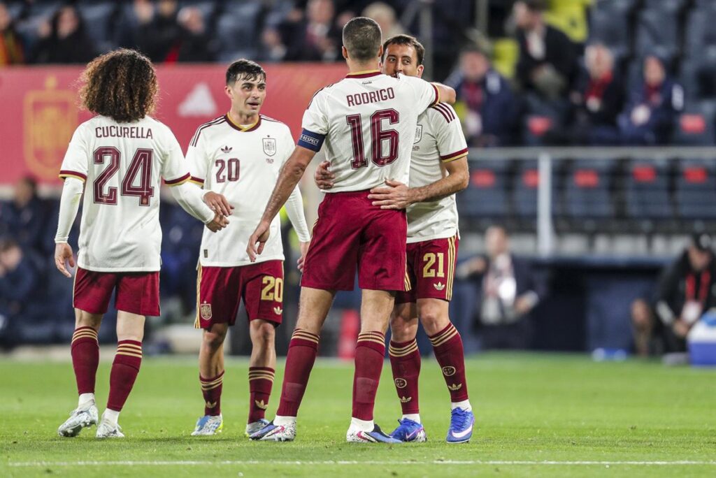 Jugadores de España en concentración táctica antes del amistoso contra Perú, clave para ajustar detalles previos al Mundial