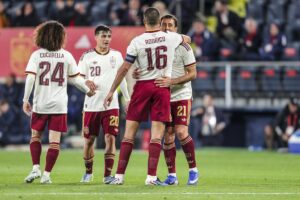 Jugadores de España en concentración táctica antes del amistoso contra Perú, clave para ajustar detalles previos al Mundial