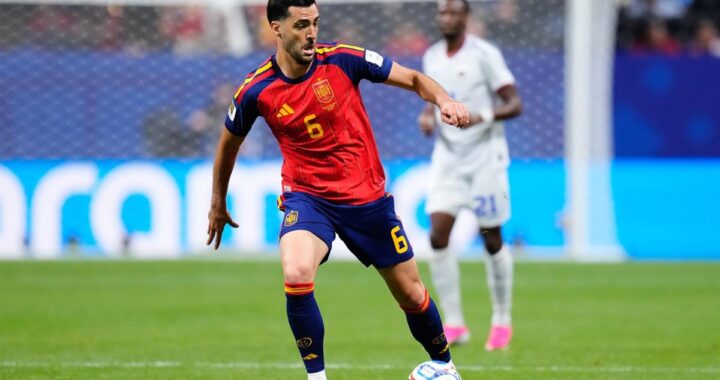 Mikel Merino en rueda de prensa analizando el partido de España contra Arabia Saudí