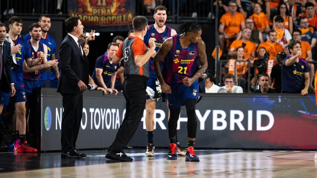 Momento decisivo del Barça vs Valencia en la final de la Liga Endesa con Will Clyburn forzando la prórroga