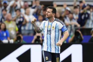 Lionel Messi celebra su gol número 18 en el Mundial 2026, superando a Klose como máximo goleador histórico