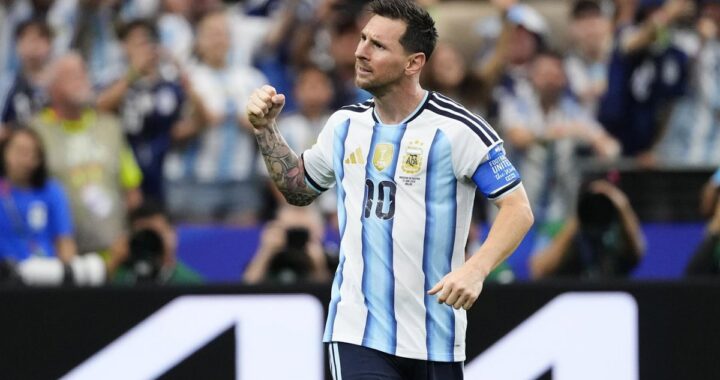Lionel Messi celebra su gol número 18 en el Mundial 2026, superando a Klose como máximo goleador histórico