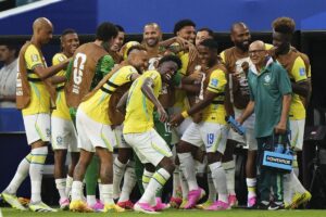 Brasil abduce a Escocia con Vinícius
