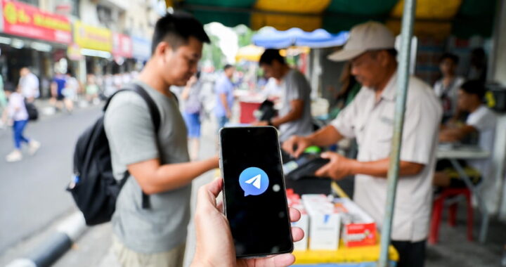 Pantalla de Telegram mostrando el token Gram junto al logo de TON y un gráfico de crecimiento de precios en verde