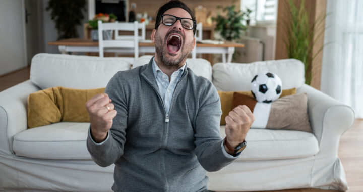 Gráfico médico mostrando el aumento de adrenalina y presión arterial durante un gol decisivo en un partido de fútbol